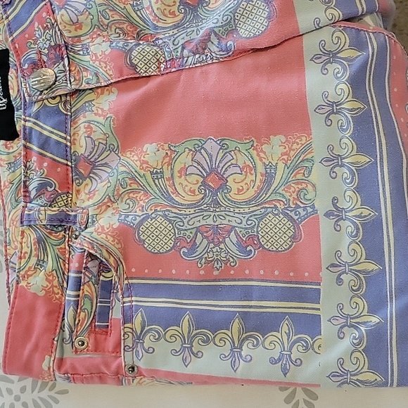 GP Jeans Pink Fleur-de-lis Pattern Pants - Picture 6 of 11